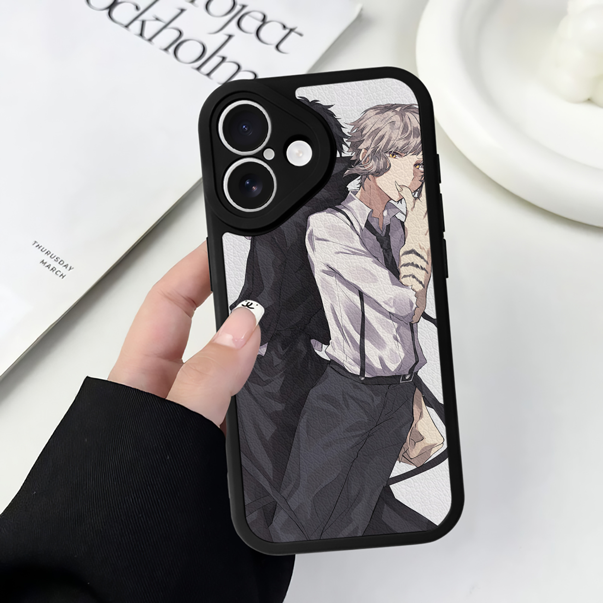 （画像用） 文豪ストレイドッグス Bungo Stray Dogs 【iPhone 16シリーズ対応】シリコンスマホケース（レザー調） 材質：シリコン